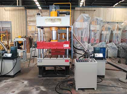 三梁四柱液壓機(jī)